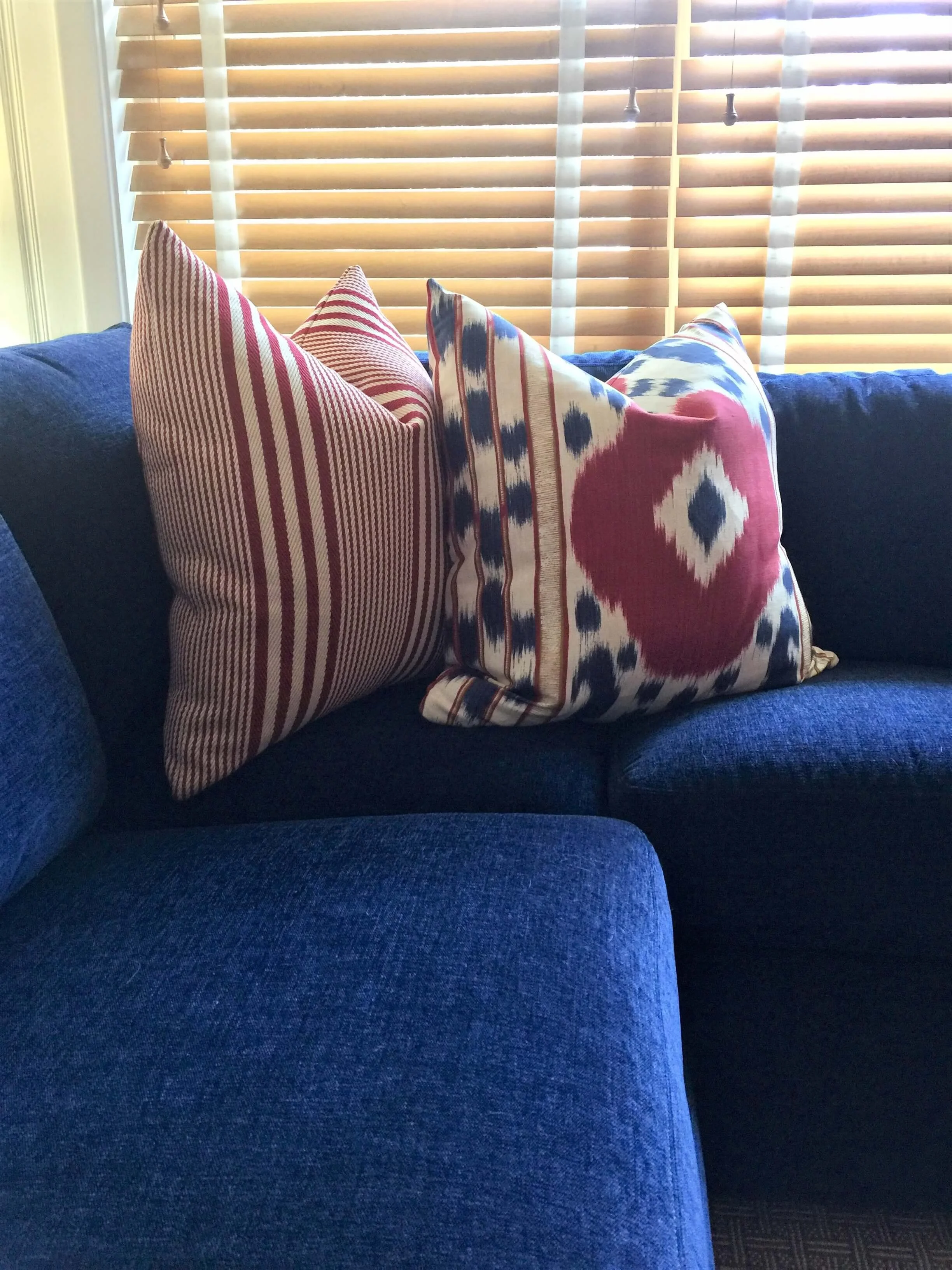 Royal blue sofa pillows hotsell